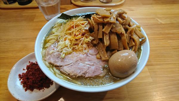 「塩メンマラーメン 味付玉子 辛味」@自家製中華そば としおかの写真