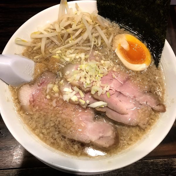 「背脂醤油ラーメン」@稲荷屋の写真