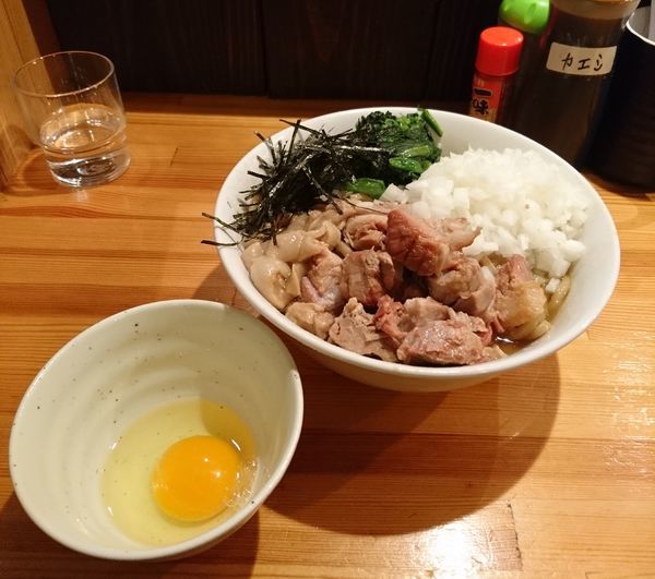 「汁なし煮干そば大盛 生卵」@ラーメン縁次の写真