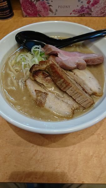 「ど豚骨＋チャーシュー 950円」@ド豚骨 貫の写真