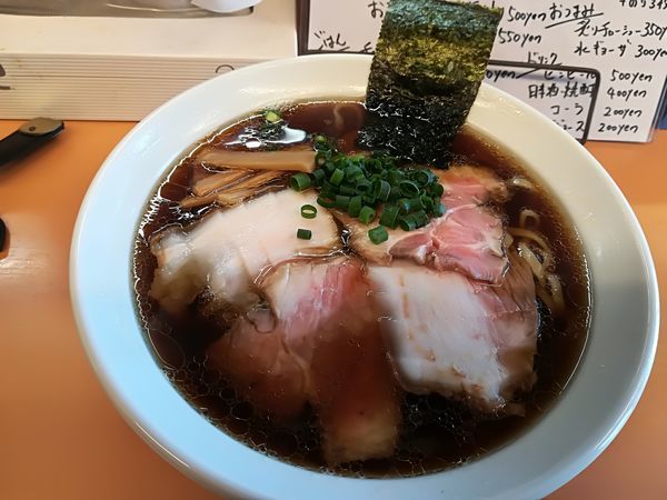 「醤油ラーメン750円+チャーシュー２枚120円」@麺屋 でこぼこの写真