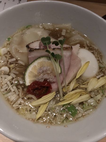 「塩特製（手もみ中太麺）」@鶏そば 山もとの写真