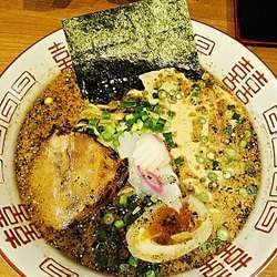 黒豚骨中華そば 870円