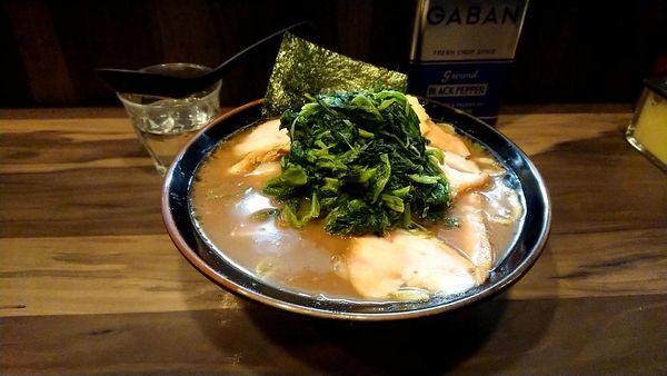 「チャーシュー麺大(ホウレン草)硬め＋濃いめ」@神田ラーメン わいず 神田本店の写真