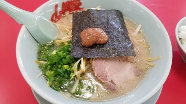 「朝ラーメン　ネギ、チャーシュー2枚トッピング」@山岡家 松本店の写真