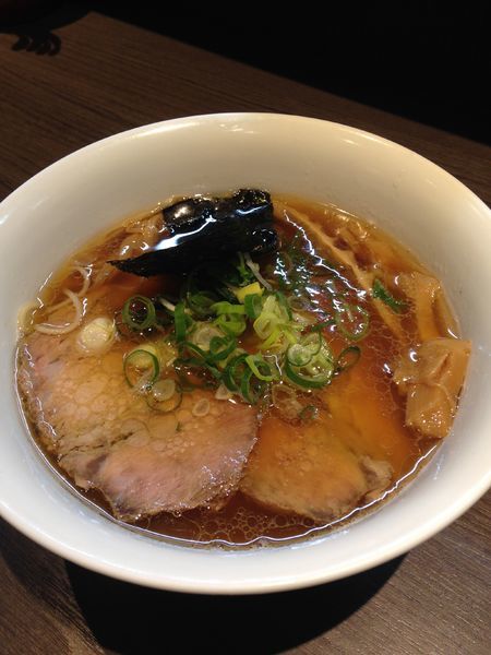 「醤油らぁ麺 チャーシュー 1050円」@支那そばや 本店の写真