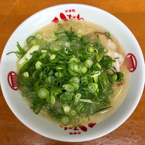 「とんこつラーメン (650円) ねぎ (100円)」@太宰府八ちゃんラーメン 博多駅前3丁目店の写真