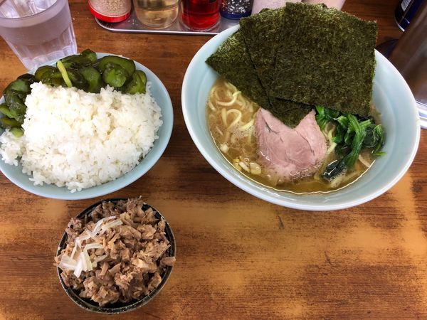 「ラーメン650円 コマチャー 150円 ライス大」@横浜ラーメン 武蔵家 船橋店の写真