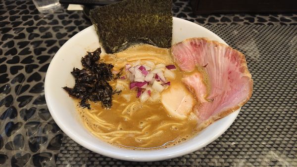 「濃厚煮干しラーメン」@赤青(MURASAKI)の写真