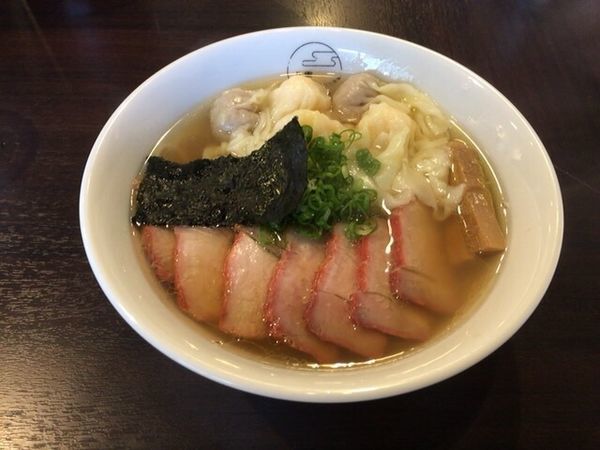 「チャーシュー特製ワンタン麺 白だし」@八雲の写真