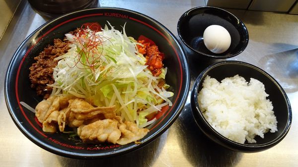 「紅まぜそば 温玉・ライス付（900円）」@麺創研 紅 国分寺の写真