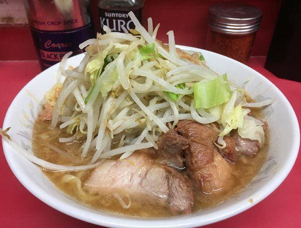 「小ブタラーメン(ニンニク少なめヤサイアブラ)」@ラーメン二郎 環七一之江店の写真