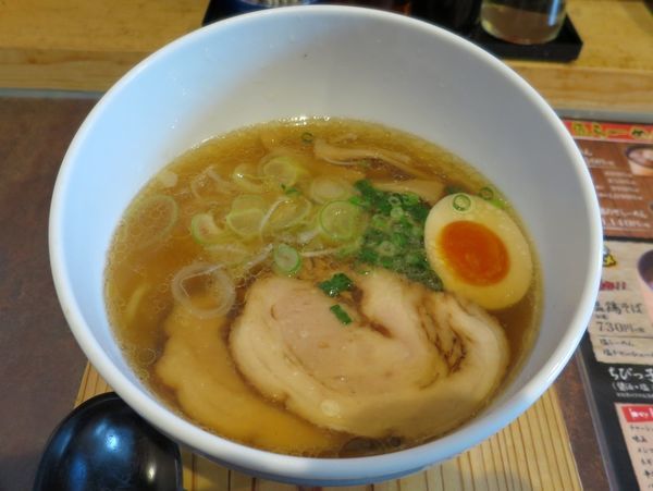 「琥珀らーめん ６８０円＋税」@らーめん琥珀の写真