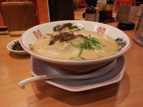 「とんこつラーメン」@博多金龍 第二空港通り店の写真
