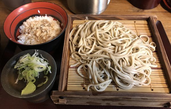 「(小)あじ御飯セット（￥550）」@十割蕎麦 嵯峨谷 浜松町店の写真