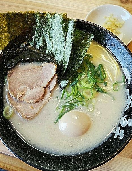 「贅沢長浜白豚骨ラーメン 850円」@長浜ラーメン 一番軒 富木島店の写真