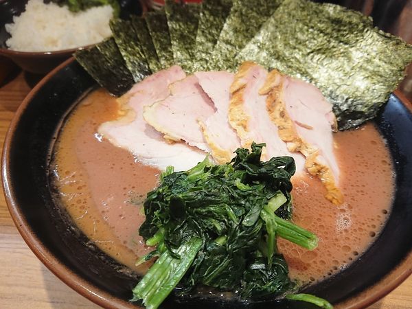 「チャーシューラーメン中盛」@横浜家系らーめん 輝道家の写真