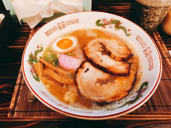 「中華そば＋炭火焼チャーシュートッピング800円」@和歌山家の写真