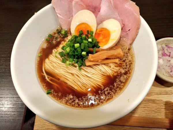 「背脂中華そば」@麺や偶 もとなり 牧港店の写真