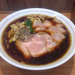 漆黒醤油ら～麺　ライ麦入りストレート麺　+チャーシューダブル