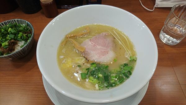 「濃厚鯛塩らーめん＋ねぎ飯」@鯛塩らーめん 狛龍の写真