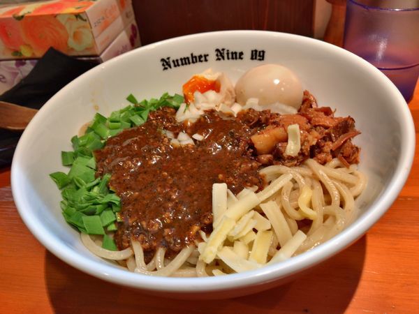 「油そばBlack＋味玉」@麺Dining Number Nine 09の写真