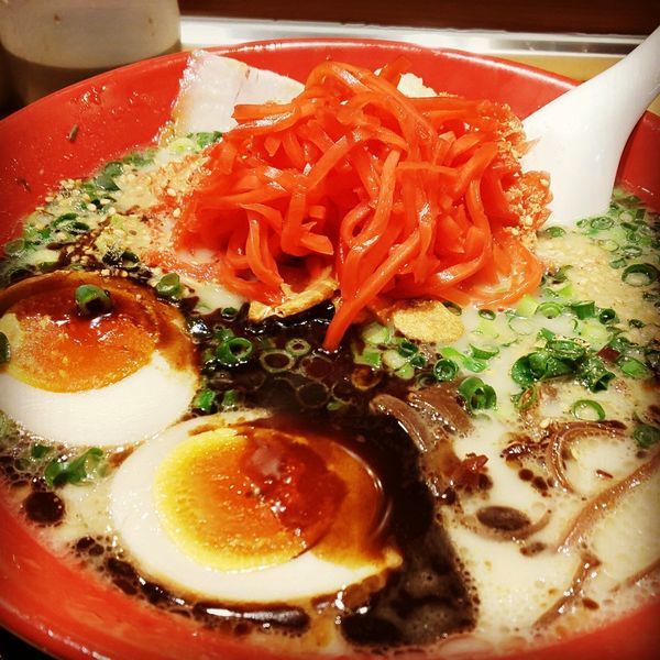 「黒マー油ラーメン+ネギ+味玉」@豚骨らーめん 福の軒 秋葉原店の写真