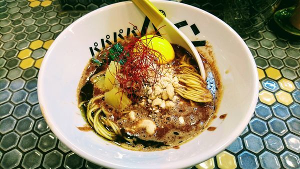 「【期間限定】カカカカカカオ+味玉(クーポンサービス)」@パイナップルラーメン屋さん パパパパパインの写真