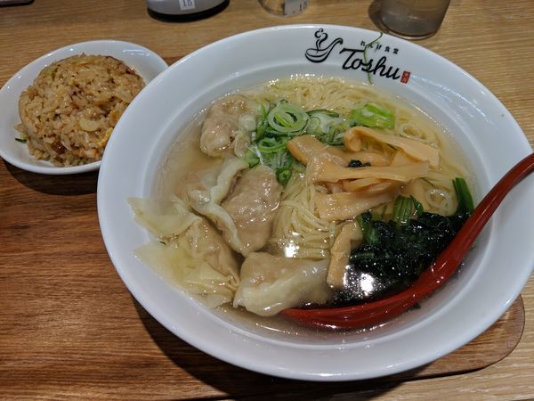 「ワンタン麺600円+半チャーハン230円」@れんげ食堂 Toshu 江田店の写真