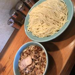 チャーシュー入り（900円）＋特盛（200円）