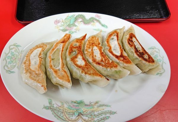 「餃子(中)  6個 300」@えちごやの写真