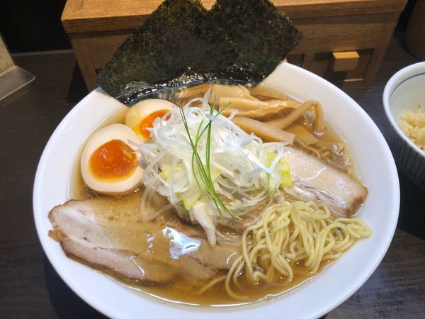 「醤油750円、贅沢乗せ250円」@中華蕎麦きみのの写真