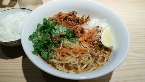 「汁なし担々麺（大盛サービス）ライス」@麺屋 みちしるべ 二子玉川本店の写真