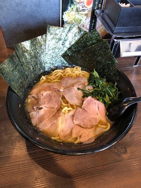 「ラーメン中盛り  チャーシュー海苔追加トッピング 濃いめ固め」@ラーメン 萩原家 藤沢店の写真