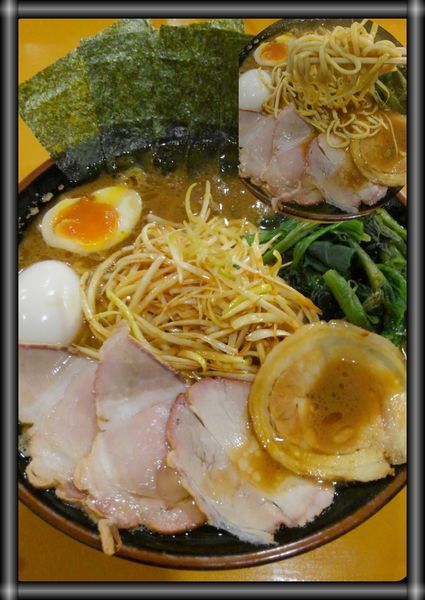 「スペシャル+ほうれん草」@横浜家系ラーメン 無さぼり家の写真