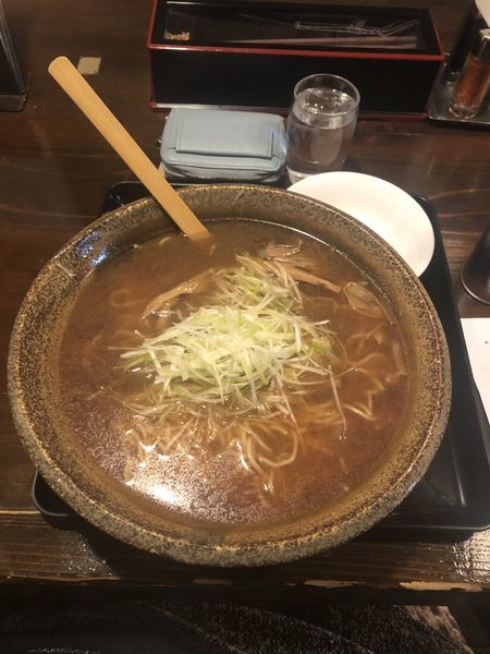 「中華そば、中、ネギ、麺硬め」@もちもちの木 新宿店の写真