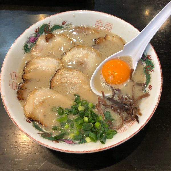 「濃厚チャーシューメン➕生卵➕替玉」@石田一龍 本店の写真