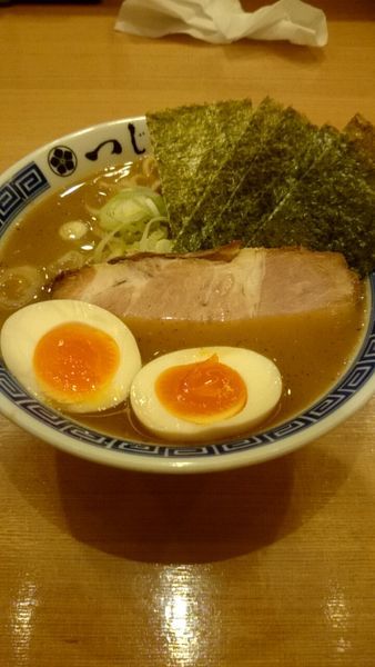「濃厚味玉ラーメン（８８０円）」@つじ田 水道橋店の写真
