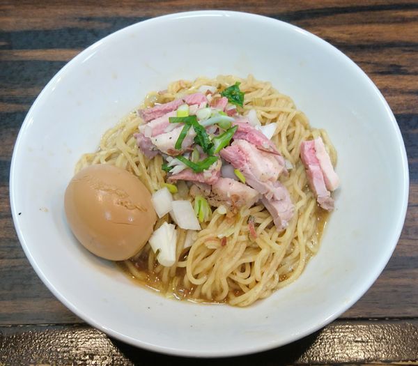 「【限定】鶏脂そば＋固ゆで玉子」@中華そば 梟の写真