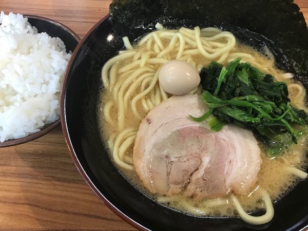 「家系ラーメン(醤油) 730円」@横浜家系ラーメン 壱角家 スカイツリー店の写真