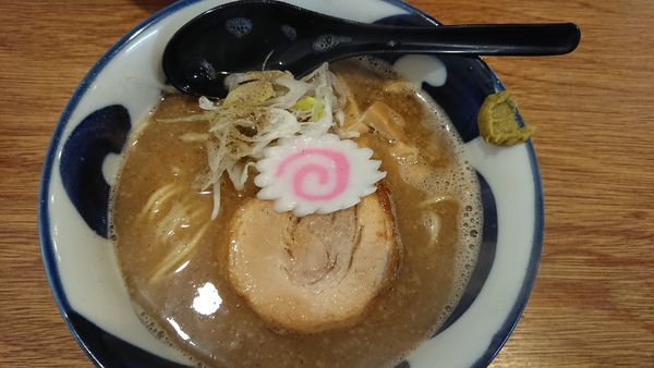 「飛出汁ラーメン 700円」@吉み乃製麺所の写真