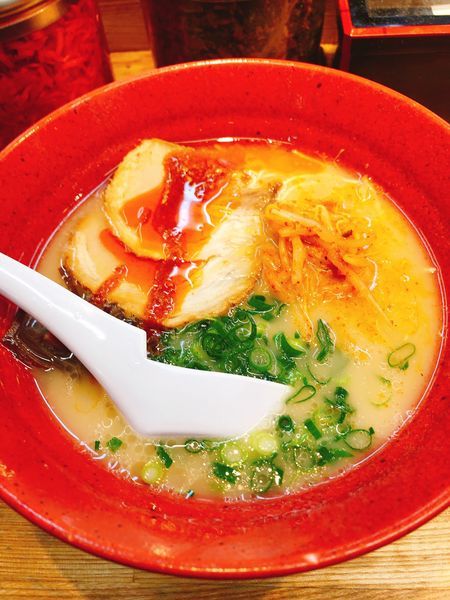 「ラーメン赤620円」@まるうまラーメン ぷらっと博多No.1の写真