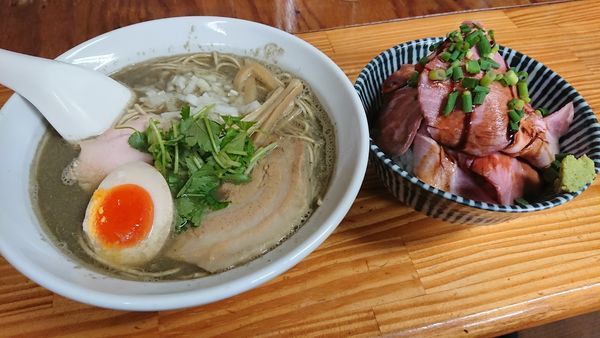 「プレミアム煮干そば(優)+チャーシュー丼」@中華そば よしかわの写真