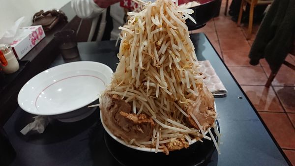 「極太麺900円+ﾁｬｰｼｭｰ１枚150円」@麺屋 とん嬉の写真