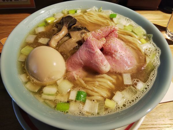 「【限定】ぶどう山椒の塩煮干しそば　＋味玉：サービス券」@麺肴 ひづきの写真