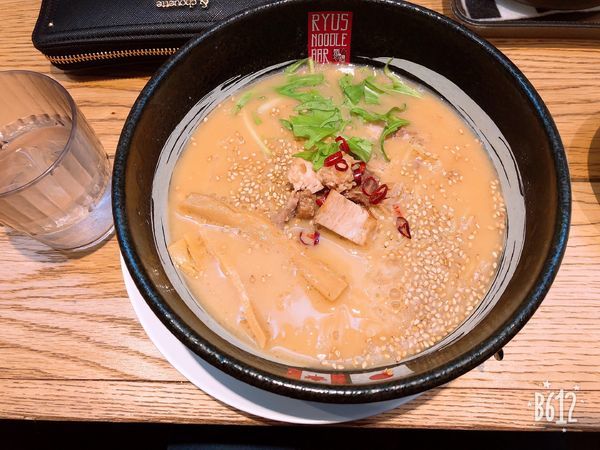 「西京味噌薫る ミニ鶏白湯味噌ラーメン ミニ670円」@RYUS NOODLE BARの写真