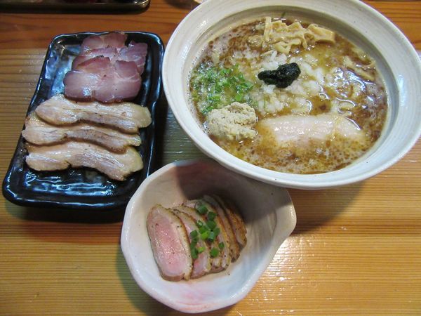 「和風鶏そば塩（７８０円）＋ミックスチャーシュー＋鴨ロース」@はりけんラーメン 南店の写真