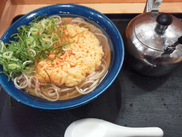 「かきあげそば 480円」@牧のうどん 博多バスターミナル店の写真