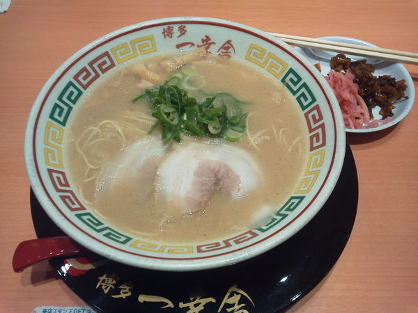 「豚骨ラーメン 750円」@博多一幸舎 福岡空港国内ターミナル店の写真