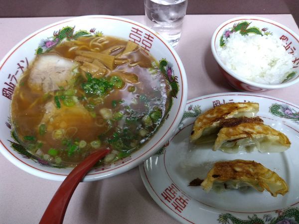 「そば定食 (中華そば+餃子3ヶ+小ライス) 750円」@中華そば 後楽本舗の写真